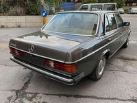Käytetty Mercedes 240 73 HP (53 kW) 1980 Harmaa Sedan