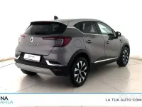 Usata Renault Captur Techno 91 CV (66 kW) 2024 Grigio scuro tetto grigio chiaro SUV