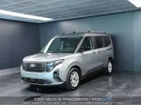 Usata Ford Tourneo Courier Titanium 124 CV (91 kW) 2025 Argento Monovolume