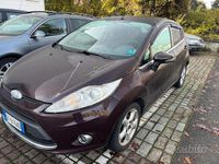 Usata Ford Fiesta Titanium 70 CV (51 kW) 2011 Rosso Utilitaria