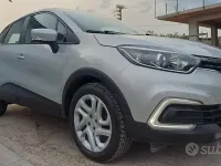 Usado Renault Captur Life 90 CV (66 kW) 2019 Gris SUV