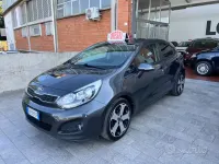 Usata Kia Rio 75 CV (55 kW) 2014 Grigio Berlina