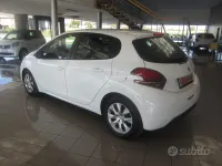 Usata Peugeot 208 Active 68 CV (50 kW) 2017 Bianco Utilitaria