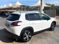 Usata Peugeot 2008 Allure 120 CV (88 kW) 2017 Bianco SUV