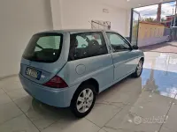 Usata Lancia Ypsilon 60 CV (44 kW) 2002 Bluazzurro Utilitaria
