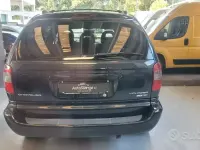 Usata Chrysler Voyager 141 CV (103 kW) 2001 Grigio Monovolume
