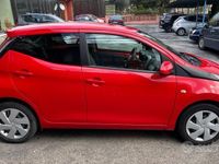 Usata Toyota Aygo x-style 72 CV (52 kW) 2018 Rosso Utilitaria