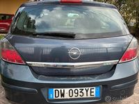 Usata Opel Astra 110 CV (80 kW) 2009 Blu Berlina