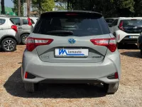 Usata Toyota Yaris Hybrid Active 101 CV (74 kW) 2018 Grigio Berlina