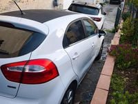 Usata Kia Rio Active 90 CV (66 kW) 2013 Bianco Utilitaria