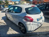 Usata Peugeot 208 Active 68 CV (50 kW) 2014 Bianco Utilitaria
