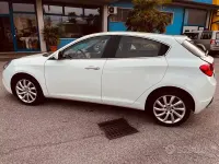 Usata Alfa Romeo Giulietta Distinctive 105 CV (77 kW) 2015 Bianco Utilitaria