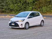 Usata Toyota Yaris Hybrid Active 73 CV (53 kW) 2016 Bianco Berlina