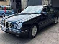 Usata Mercedes E200 Elegance 186 CV (136 kW) 2000 Blu/azzurro Berlina