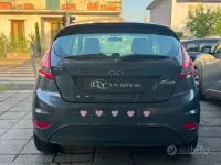 Usata Ford Fiesta Titanium 82 CV (60 kW) 2010 Grigio Berlina