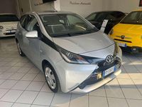 Usata Toyota Aygo X-clusiv 69 CV (50 kW) 2018 Argento Utilitaria