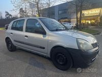 Usata Renault Clio II 65 CV (47 kW) 2004 Grigio Berlina