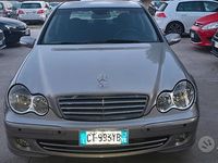 Usata Mercedes C220 Elegance 122 CV (89 kW) 2005 Grigio Berlina