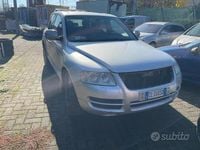 Usata VW Touareg 174 CV (127 kW) 2004 Grigio SUV