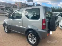 Usata Suzuki Jimny 86 CV (63 kW) 2010 Grigio SUV