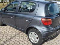 Usata Toyota Yaris 68 CV (50 kW) 2004 Grigio Utilitaria