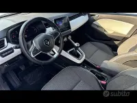 Usata Renault Clio V Intens 101 CV (74 kW) 2023 Grigio Berlina