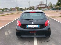 Usata Peugeot 208 Active 82 CV (60 kW) 2014 Nero Utilitaria