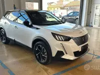 Usata Peugeot e-2008 GT 56 kW (77 CV) 2023 Bianco SUV