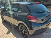 Usata Peugeot 208 82 CV (60 kW) 2018 Nero Utilitaria
