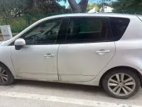 Usata Renault Scénic III 106 CV (77 kW) 2012 Argento Monovolume