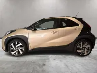 Usata Toyota Aygo X Lounge 72 CV (52 kW) 2022 Oro SUV