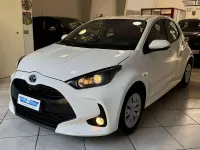 Usata Toyota Yaris Hybrid Active 92 CV (67 kW) 2022 Bianco white pastello Berlina