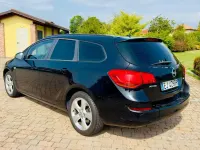 Usata Opel Astra 110 CV (80 kW) 2011 Nero Station wagon