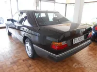 Usata Mercedes E200 118 CV (86 kW) 1992 Nero Berlina