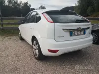 Usata Ford Focus Titanium 109 CV (80 kW) 2010 Bianco Berlina