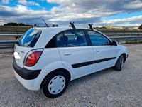 Usata Kia Rio EX 110 CV (80 kW) 2007 Bianco Berlina