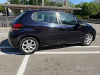 Usata Peugeot 208 82 CV (60 kW) 2015 Nero Utilitaria