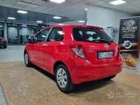 Usata Toyota Yaris 69 CV (50 kW) 2013 Rosso Utilitaria