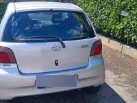 Usata Toyota Yaris Sol 68 CV (50 kW) 2001 Grigio Berlina