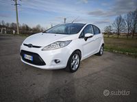 Usata Ford Fiesta 97 CV (71 kW) 2011 Bianco Utilitaria