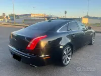 Usata Jaguar XJ Premium Luxury 275 CV (202 kW) 2012 Nero Berlina