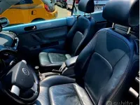 Usata VW New Beetle 101 CV (74 kW) 2005 Bluazzurro Utilitaria