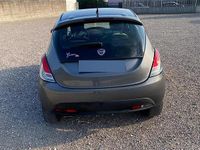 Usata Lancia Ypsilon 95 CV (69 kW) 2015 Grigio Utilitaria