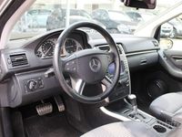 Usata Mercedes B180 109 CV (80 kW) 2006 Grigio metallizzato Monovolume