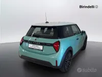 Usata Mini Cooper Favoured 156 CV (114 kW) 2024 Ocean wave green Utilitaria