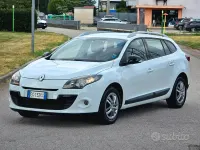 Usata Renault Mégane GrandTour 90 CV (66 kW) 2011 Bianco Station wagon