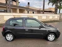 Usado Renault Clio II 82 CV (60 kW) 2003 Negro Berlina