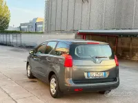 Usata Peugeot 5008 Business-Line 150 CV (110 kW) 2011 Grigio Monovolume