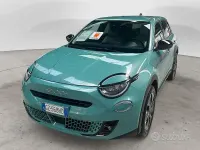 Usata Fiat 600 La Prima 110 CV (80 kW) 2025 Blu SUV