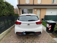 Usado Kia Rio Active 86 CV (63 kW) 2017 Blanco Berlina
